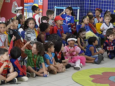 Professora de Guarujá utiliza natureza como principal aliada em sala de aula