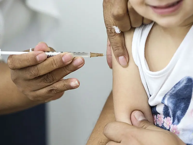 Vacina BCG não protege profissional de saúde de covid-19, diz estudo