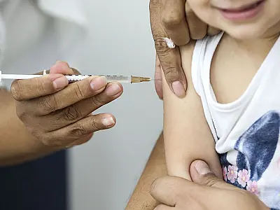 Vacina BCG não protege profissional de saúde de covid-19, diz estudo