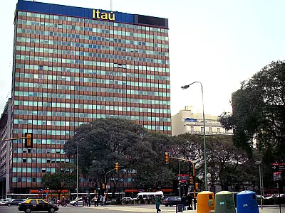 Itaú banca prejuízo e deixa Argentina após 40 anos em meio a crises em série