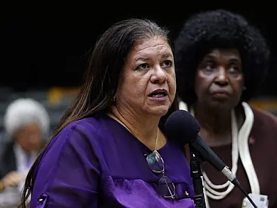 Lei garante troca de implante mamário para paciente de câncer