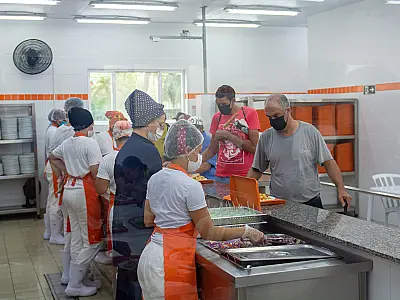 Bom Prato Móvel atende na Vila dos Pescadores neste mês de maio