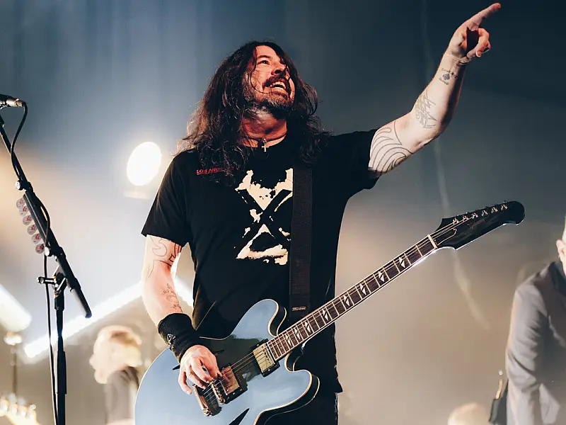 Foo Fighters retoma grunge em álbum de luto pós morte de baterista
