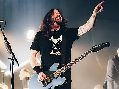 Foo Fighters retoma grunge em álbum de luto pós morte de baterista