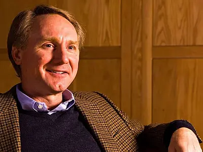 Dan Brown reescreve o thriller contemporâneo e lança nova obra