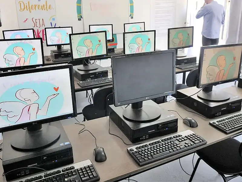 Edital que leva banda larga para 1,4 mil escolas tem prazo prorrogado