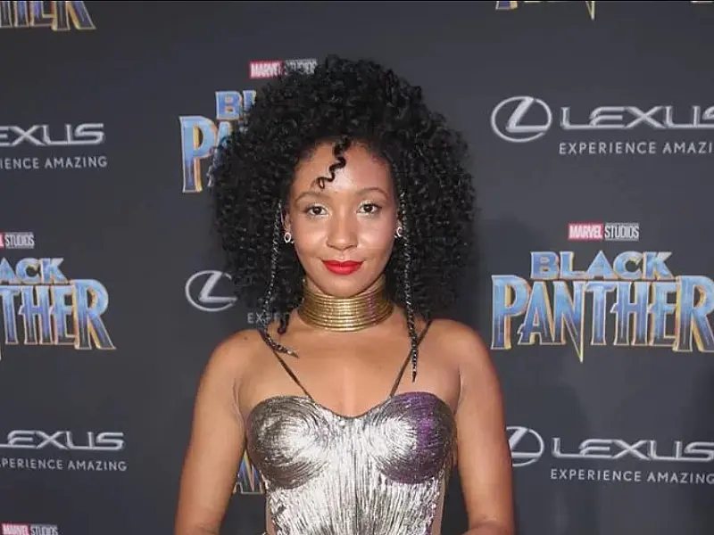 Atriz brasileira de 'Pantera Negra' diz que se sentiu desamparada pela Marvel
