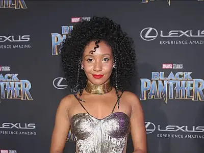 Atriz brasileira de 'Pantera Negra' diz que se sentiu desamparada pela Marvel