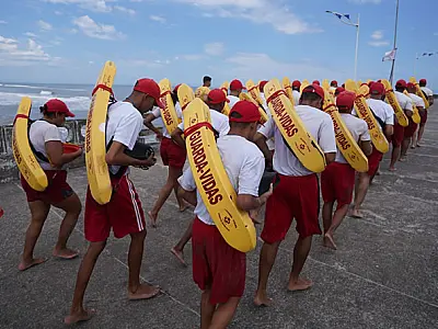Reforço no efetivo de guarda-vidas amplia segurança nas praias de MongaguáPRAI