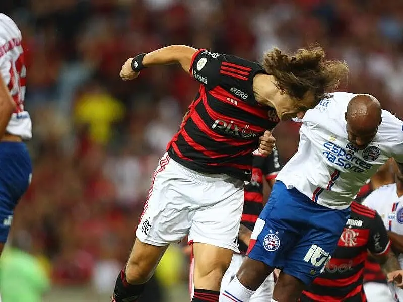 Flamengo arranca vitória sobre o Bahia para liderar o Brasileiro