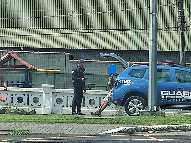 Guarda Municipal de Santos detém foragido da justiça e adolescente por tráfico de drogas