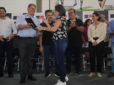 Governo de São Paulo entrega 198 moradias e 881 títulos de posse para famílias no litoral