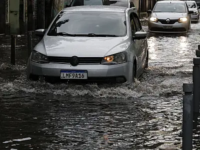 Chuvas deixam dois mortos e uma pessoa desaparecida no Rio