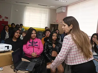 Casa da Mulher de Santos abre inscrições para cursos na área digital e de autoconhecimento