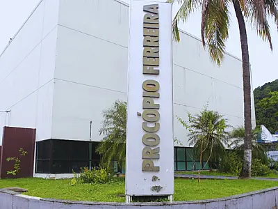 Espetáculo revive sucessos da banda Queen em Guarujá