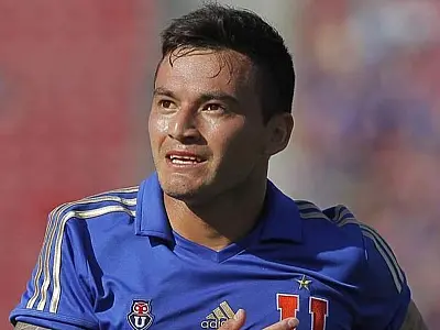 Santos tenta a contratação do volante chileno Charles Aránguiz, do Bayer