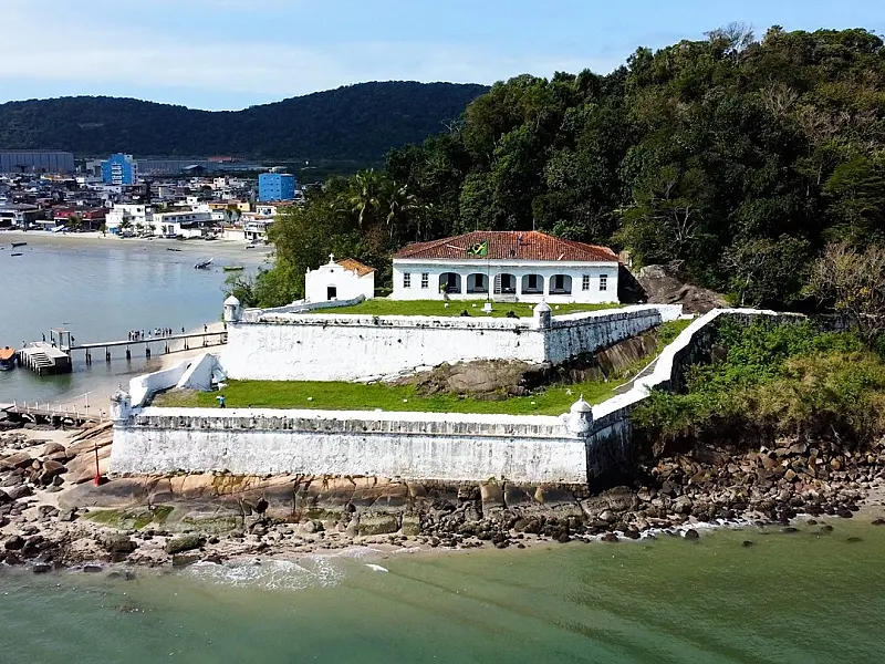 Estudantes unem história, cultura e gestão turística em visita à Fortaleza da Barra Grande