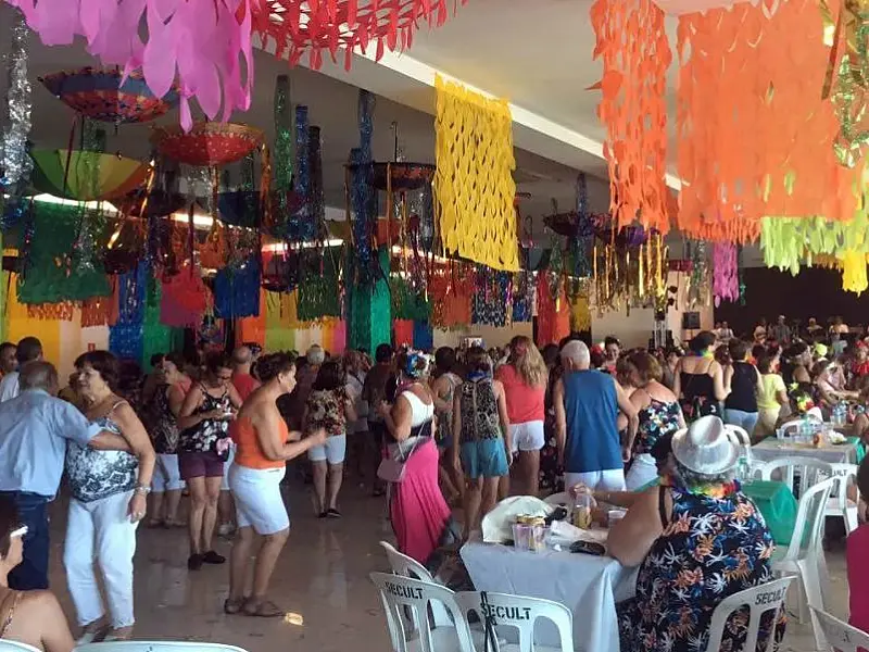 Clubes e casas noturnas santistas precisam solicitar autorização para realizar eventos carnavalescos