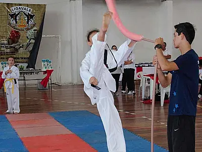 Festival de taekwondo do Super Escola agitou o CIE no último domingo