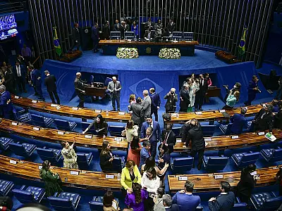 Suplentes assumem vagas deixadas por ministros do governo Lula