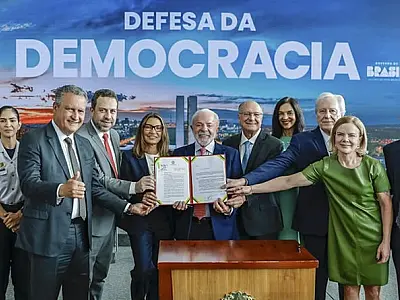 Em ato em defesa da democracia, Lula veta integralmente o chamado "PL da Dosimetria"