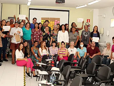 Vila Criativa em Santos entrega certificado de cursos para nova turma