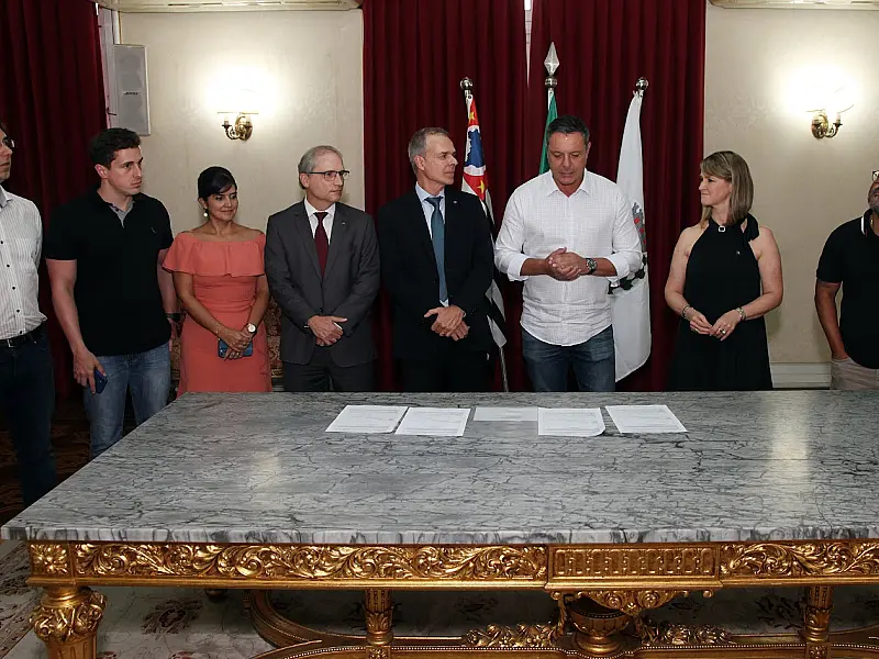 Santos recebe três toneladas de produtos da Receita e utilizará em cursos de capacitação