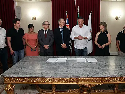 Santos recebe três toneladas de produtos da Receita e utilizará em cursos de capacitação