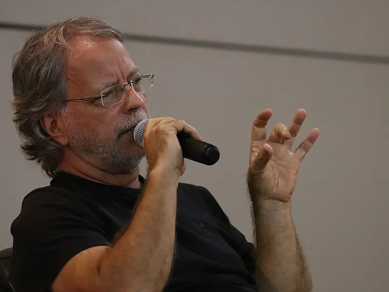 Escritor Mia Couto abre série internacional do Clube da Leitura 2023