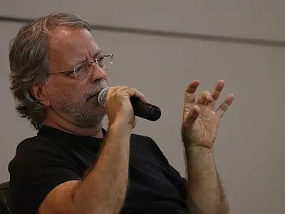 Escritor Mia Couto abre série internacional do Clube da Leitura 2023