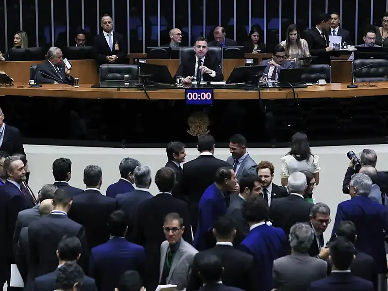 Votação de vetos às leis de saidinha e defesa da democracia é adiada