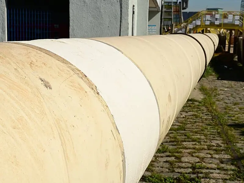 Á adutora que vai transportar, pelo mar, 500 litros de água tratada por segundo para o Guarujá