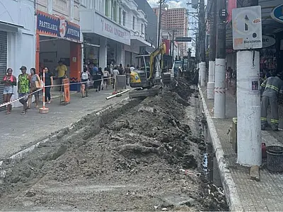 Obras no centro comercial avançam com pavimentação na Rua Martim Afonso