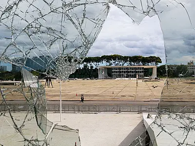 Justiça bloqueia bens de 40 presos por depredação em atos golpistas