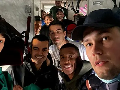 Jogadores deixam hotel em Kiev e iniciam viagem para deixar Ucrânia