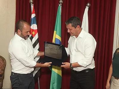 Camps celebra marca de mil jovens com contrato de trabalho e 20% na Prefeitura