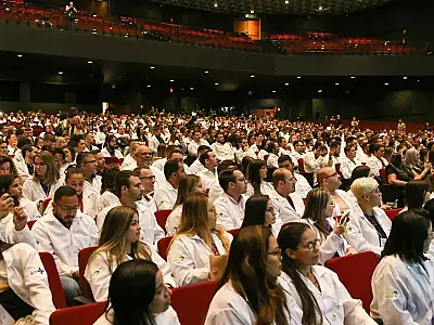 Brasil tem 575.930 médicos ativos: 2,81 por mil habitantes