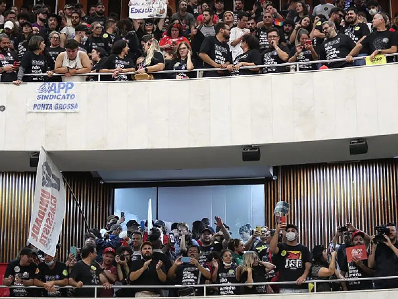 Governo do Paraná pede prisão de presidente do sindicato dos professores após movimento grevista