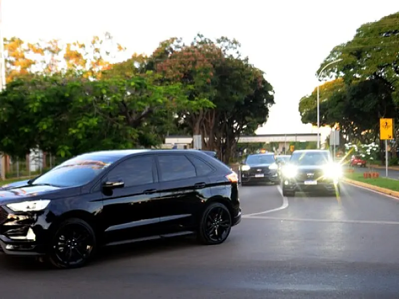 Jair Bolsonaro deixa hospital após passar noite internado