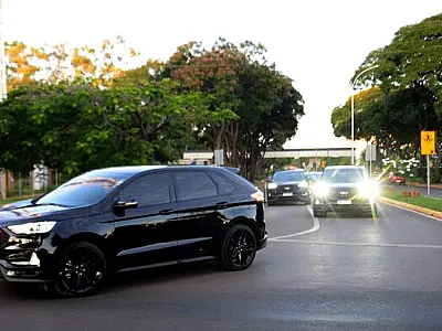 Jair Bolsonaro deixa hospital após passar noite internado