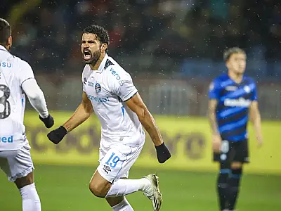 Em campo encharcado, Grêmio vence 'batalha' com Huachipato e avança