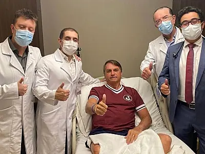 Jair Bolsonaro anuncia que recebeu alta de internação médica em São Paulo