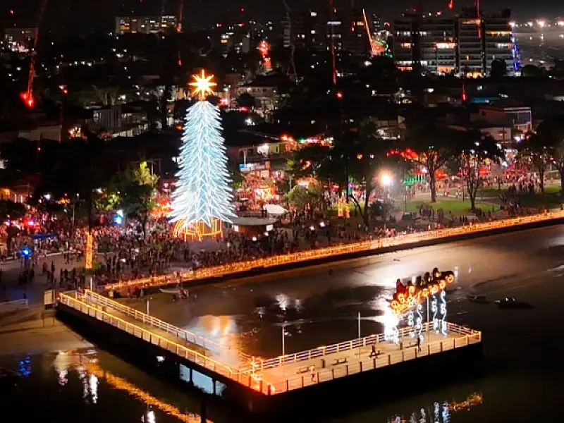 Cidade Natal emociona milhares de pessoas em desfile temático pelo centro histórico