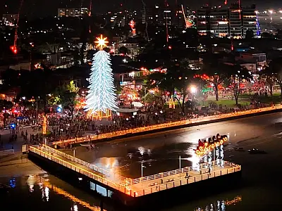 Cidade Natal emociona milhares de pessoas em desfile temático pelo centro histórico