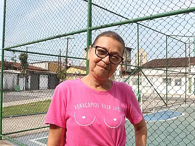 Caminhada Rosa conscientiza sobre o câncer de mama, em Santos