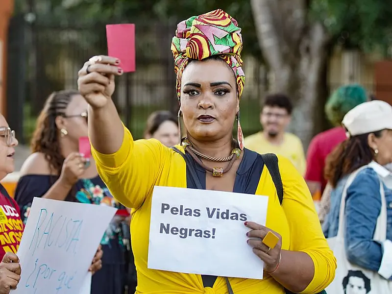 Rio e Brasília têm manifestações contra racismo e em apoio a Vini Jr.