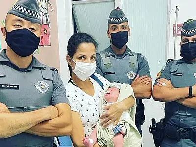 Bebê de apenas um mês de vida é salvo por policias após engasgo