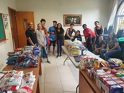 Etec de Guarujá promove gincana para arrecadar alimentos