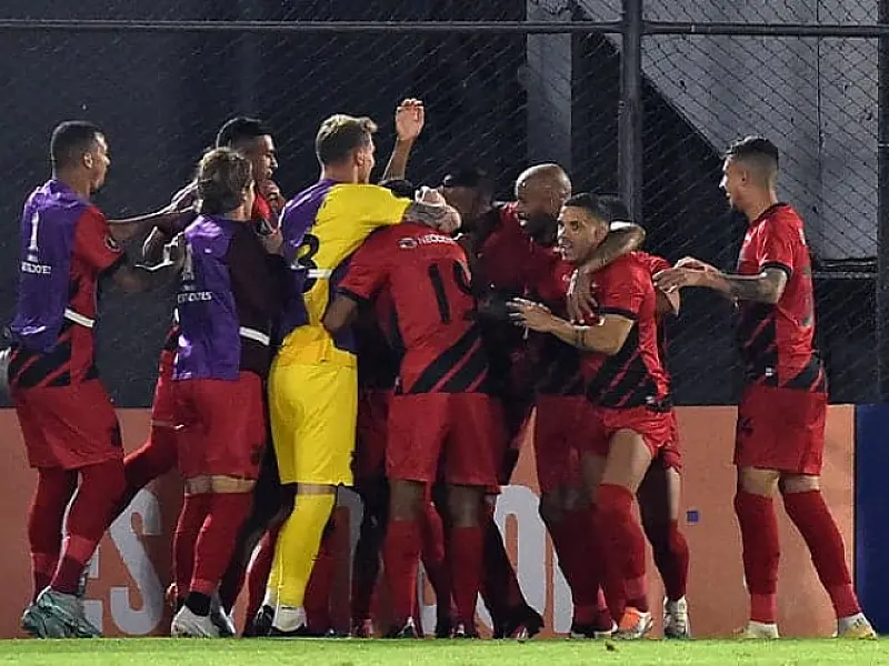 Libertadores: Athletico bate Libertad para manter liderança do Grupo G