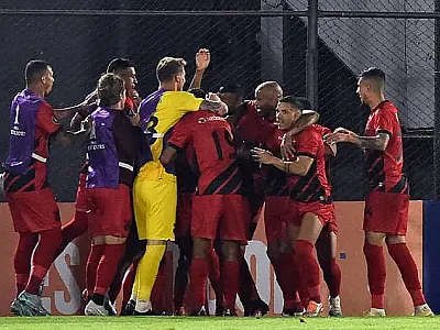 Libertadores: Athletico bate Libertad para manter liderança do Grupo G